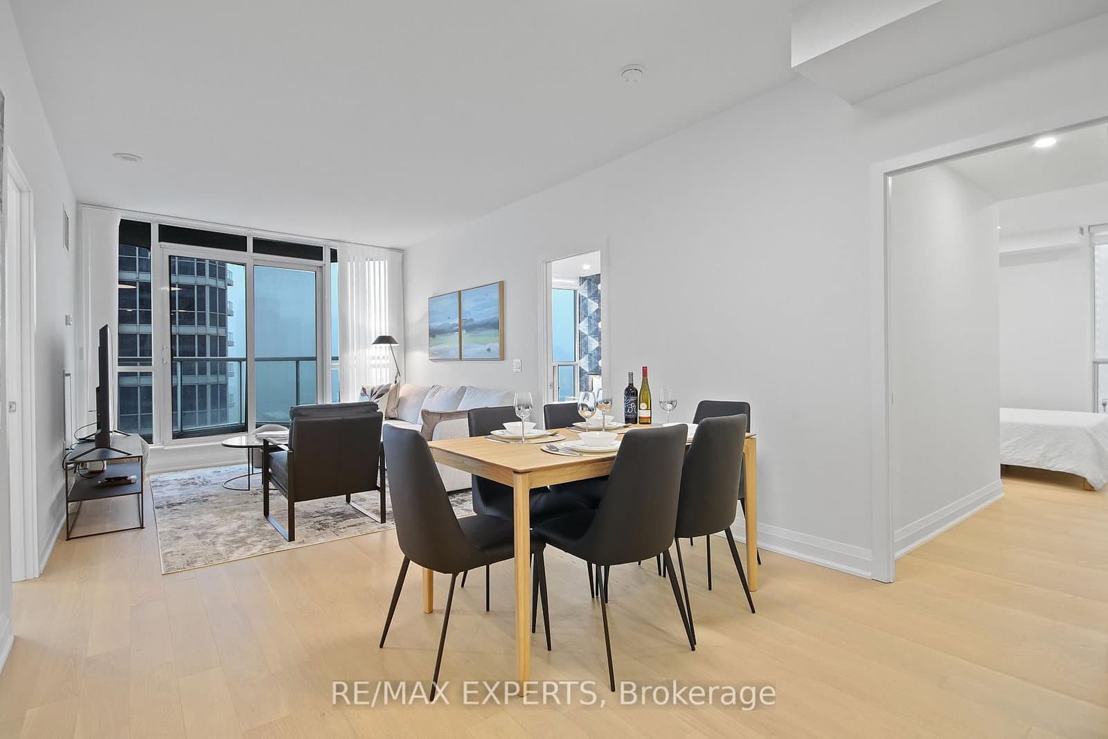 208 Queens Quay W, Unit 2011 thumbnail 8