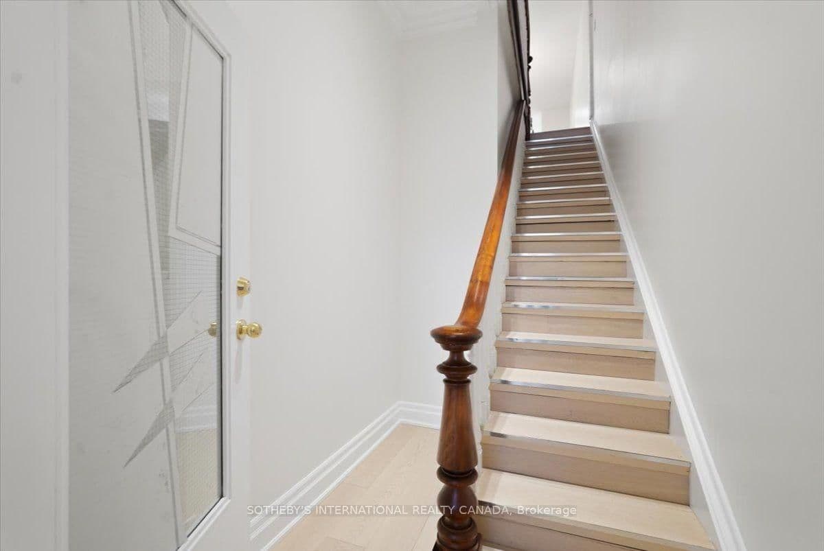 33 Rose Avenue thumbnail 13
