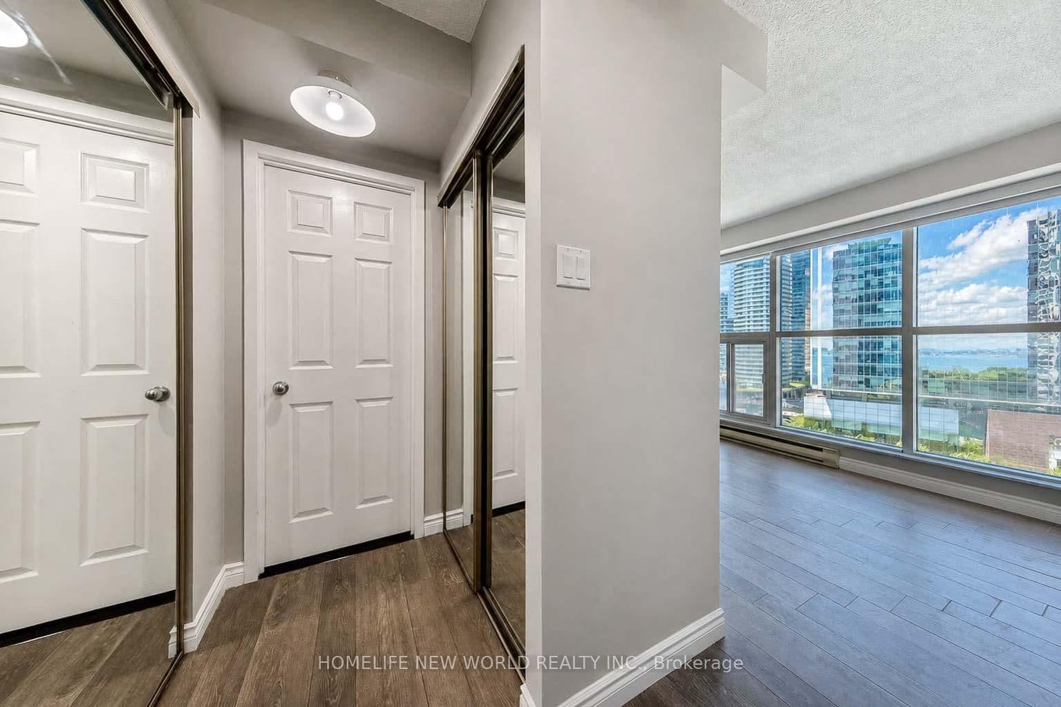 77 Harbour Square, Unit 1602 thumbnail 16