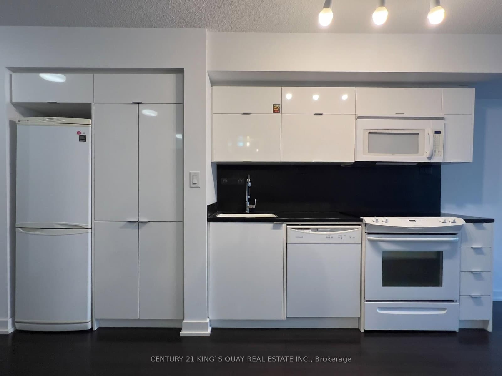 151 Dan Leckie Way, Unit 836 thumbnail 3