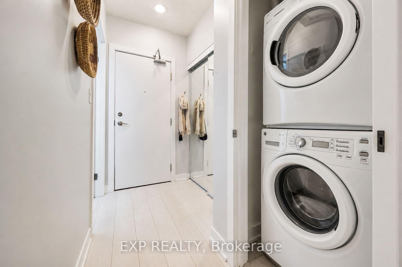 20 Bruyeres Mews, Unit 313 thumbnail 2
