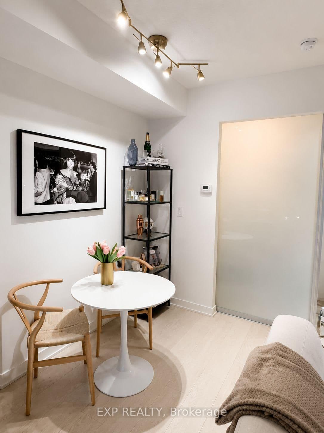 20 Bruyeres Mews, Unit 313 thumbnail 4