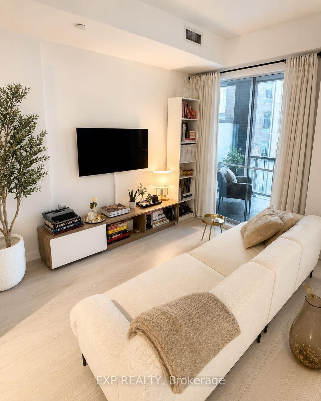 20 Bruyeres Mews, Unit 313 thumbnail 5