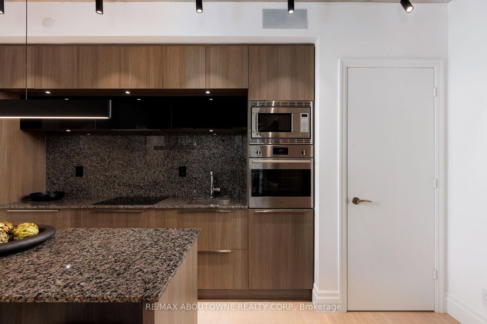 88 Blue Jays Way, Unit 2301 thumbnail 14