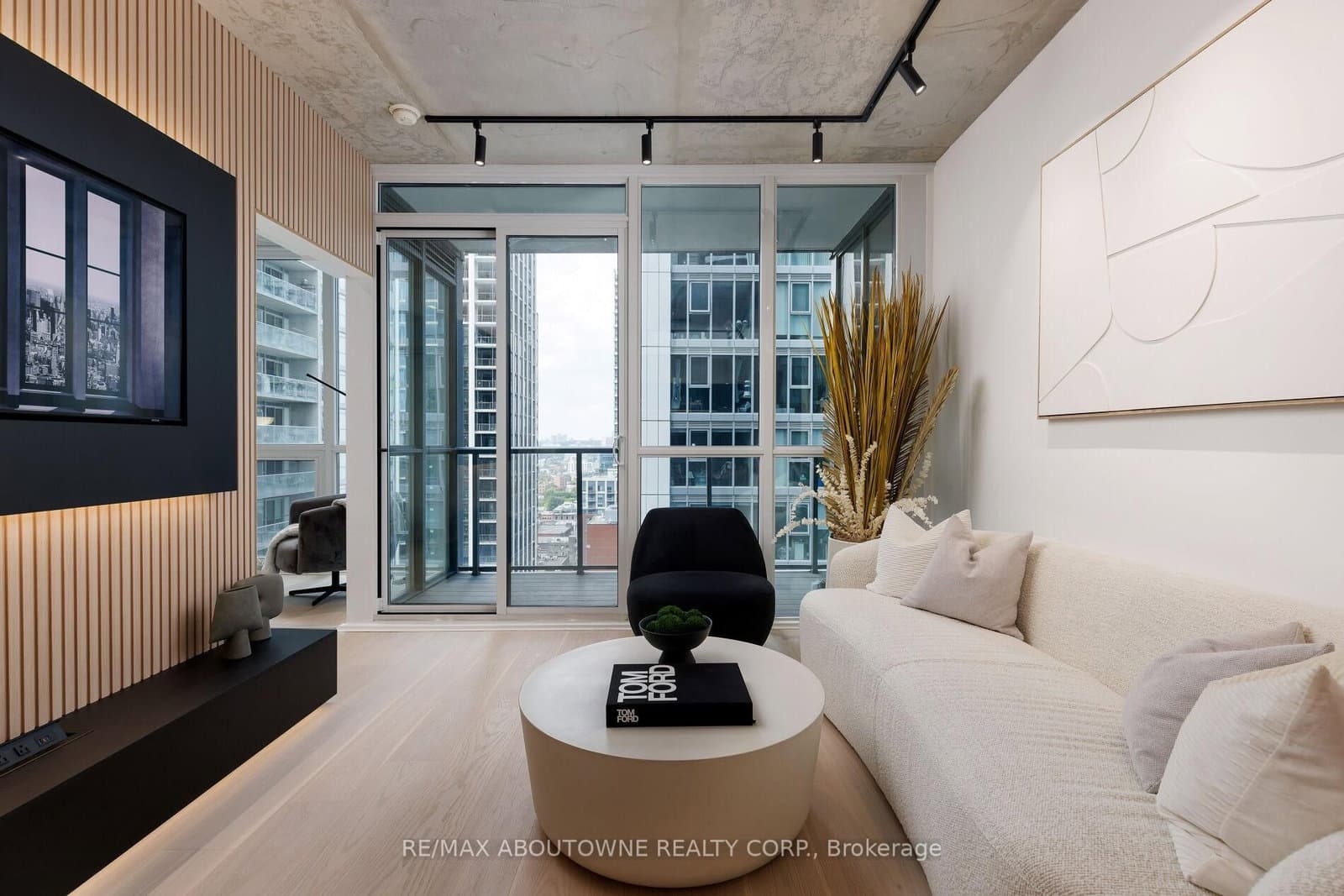88 Blue Jays Way, Unit 2301 thumbnail 2