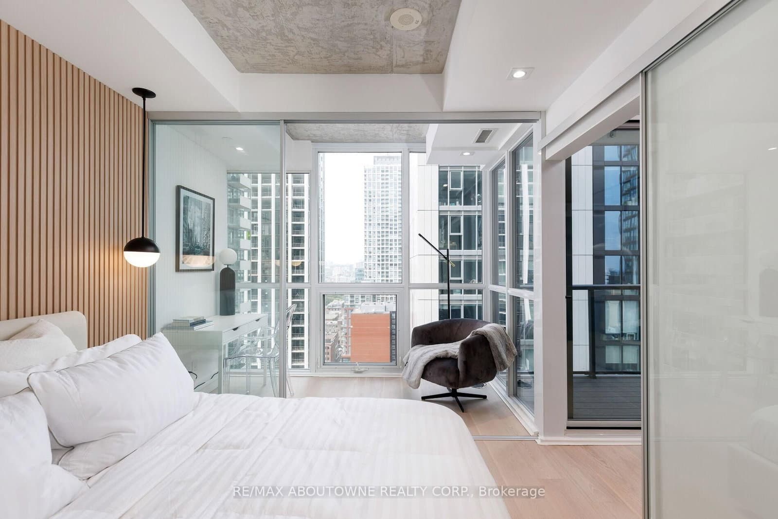 88 Blue Jays Way, Unit 2301 thumbnail 21