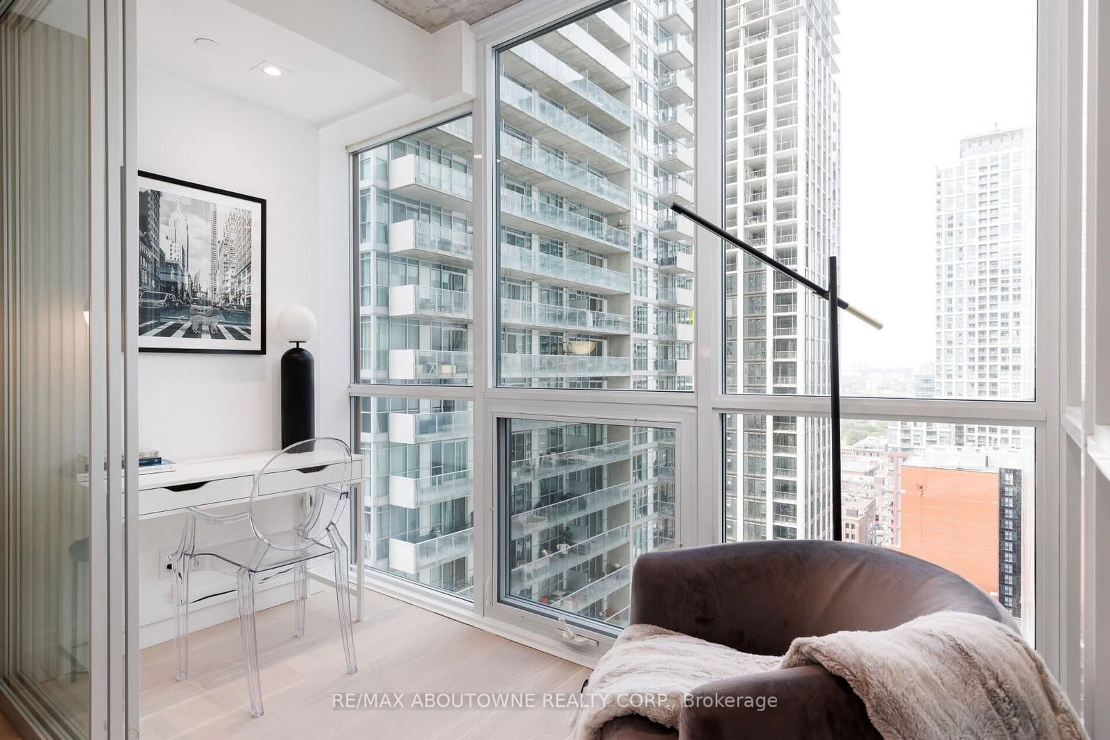 88 Blue Jays Way, Unit 2301 thumbnail 22
