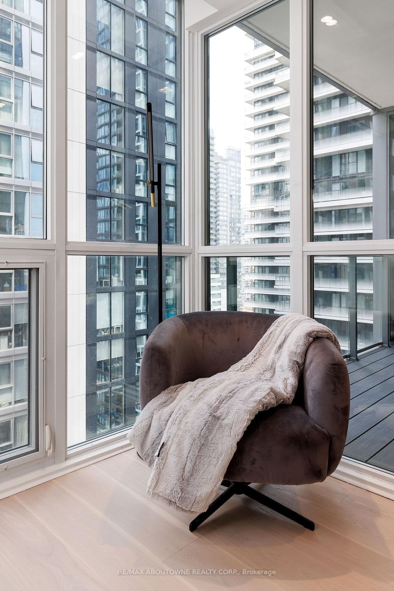 88 Blue Jays Way, Unit 2301 thumbnail 24