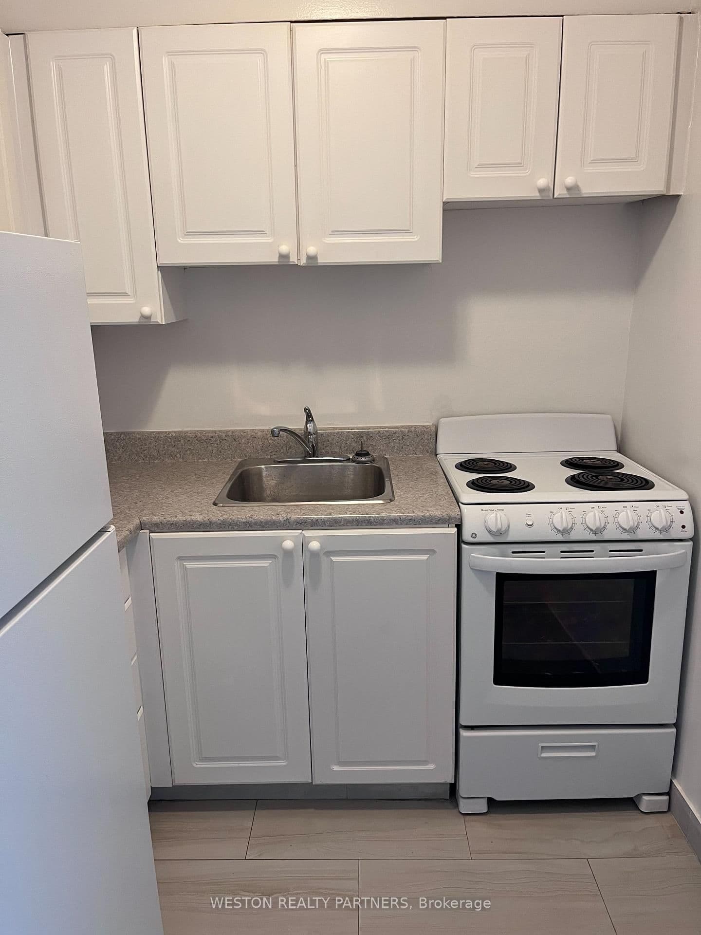 44 Walmer Road, Unit 204 thumbnail 3
