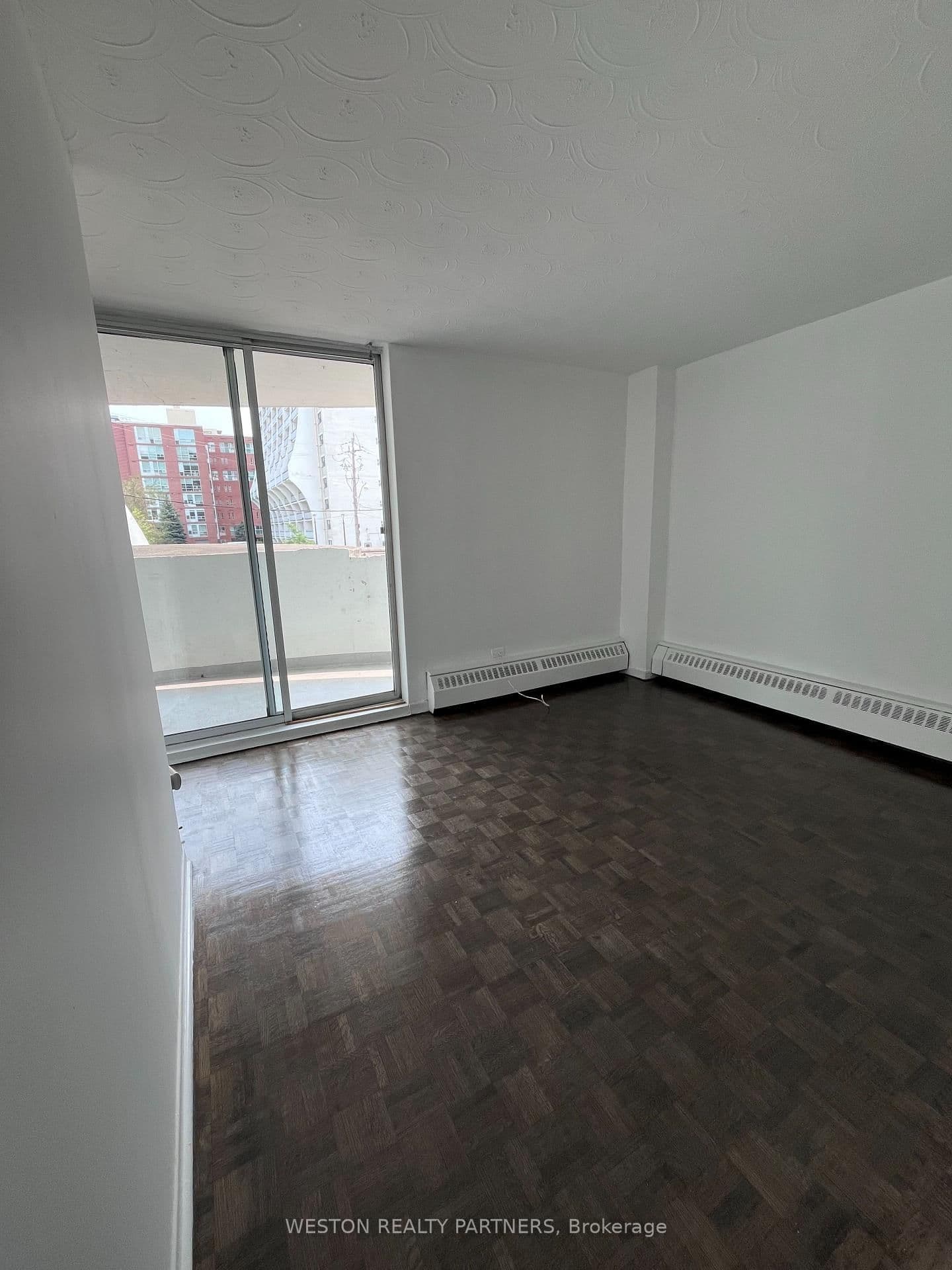 44 Walmer Road, Unit 204 thumbnail 4