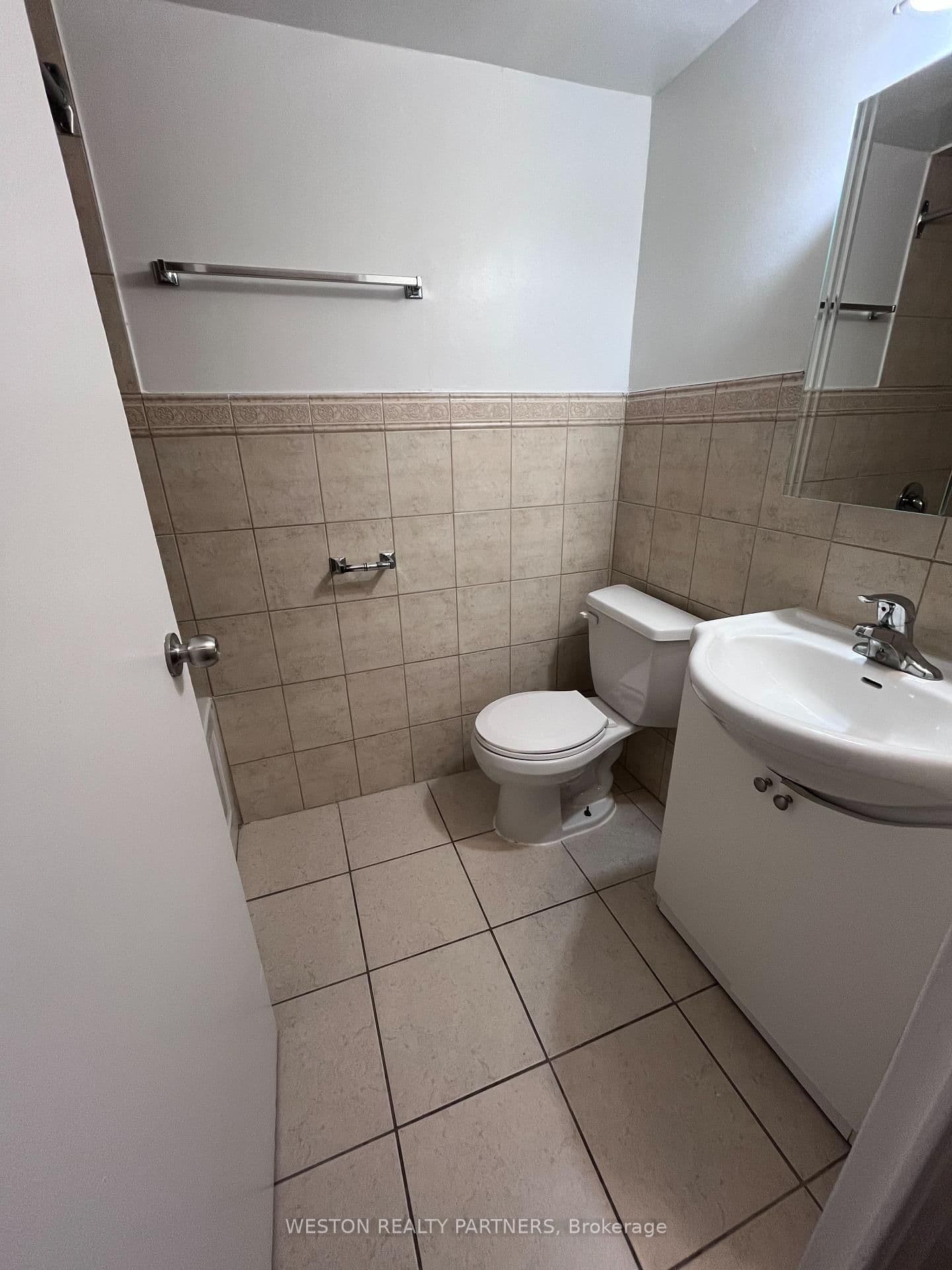 44 Walmer Road, Unit 204 thumbnail 7