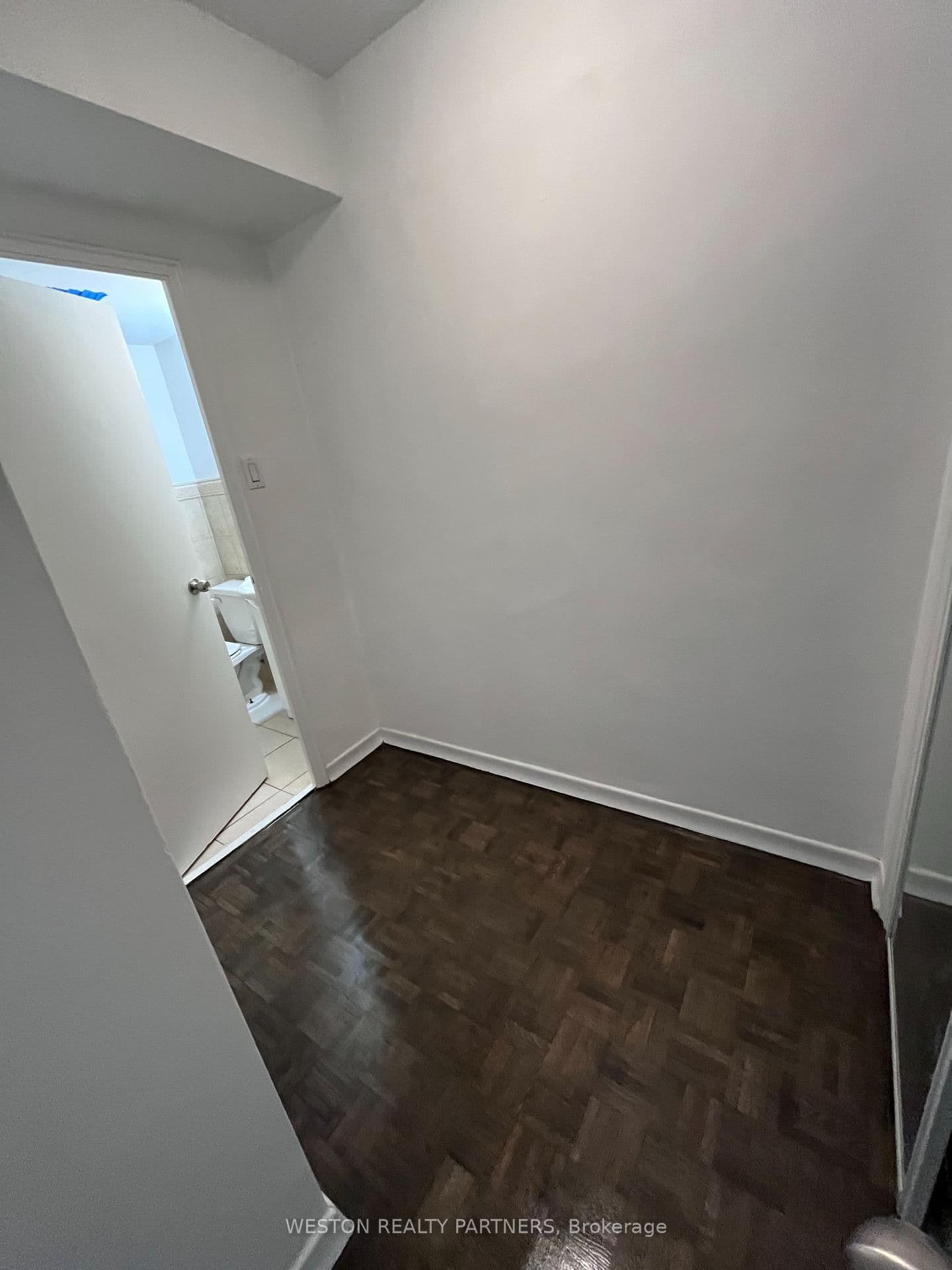 44 Walmer Road, Unit 204 thumbnail 8