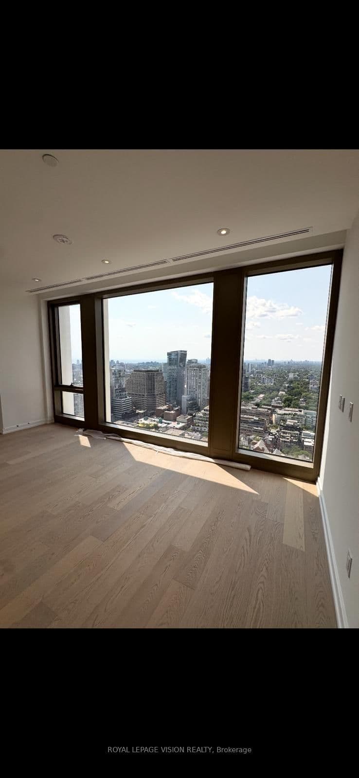 1315 Bay st Street, Unit 3202 thumbnail 17