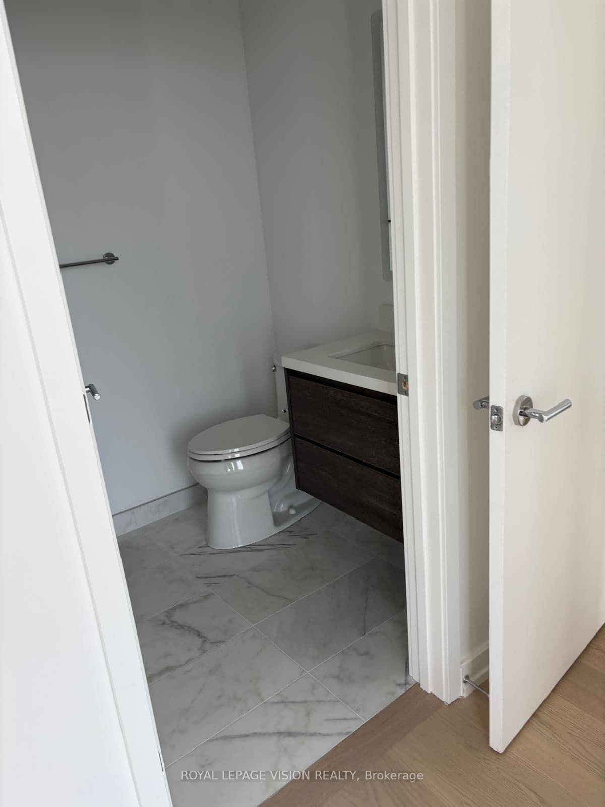 1315 Bay st Street, Unit 3202 thumbnail 25