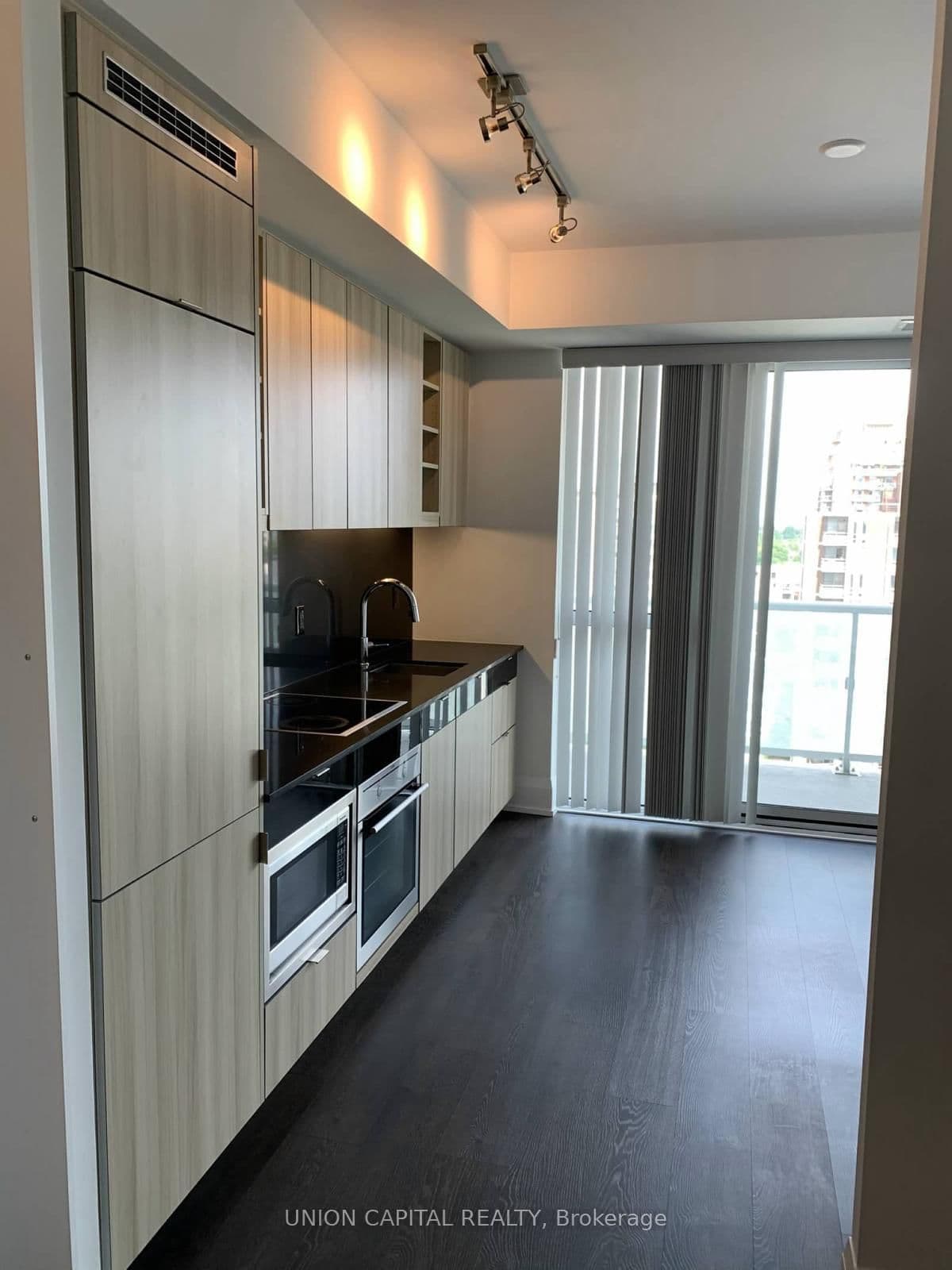 101 Erskine Avenue, Unit 906 thumbnail 2