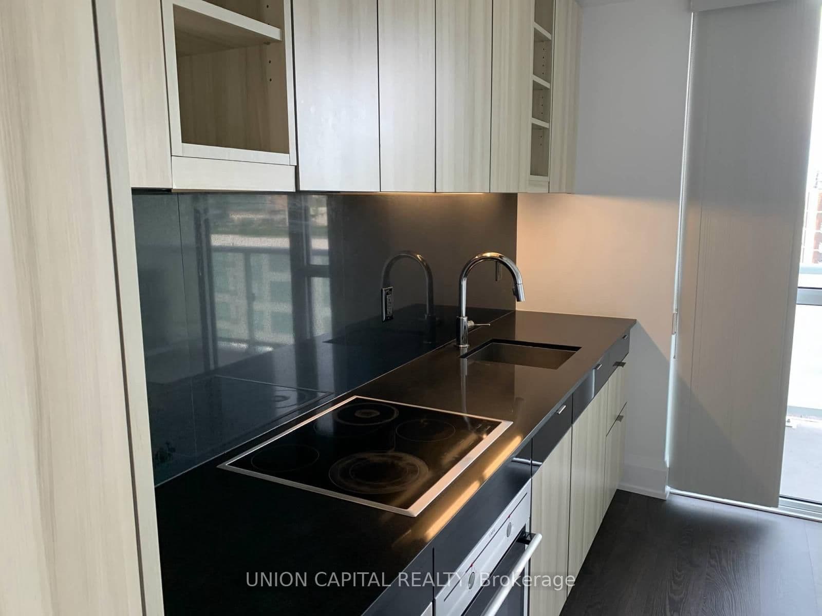 101 Erskine Avenue, Unit 906 thumbnail 4