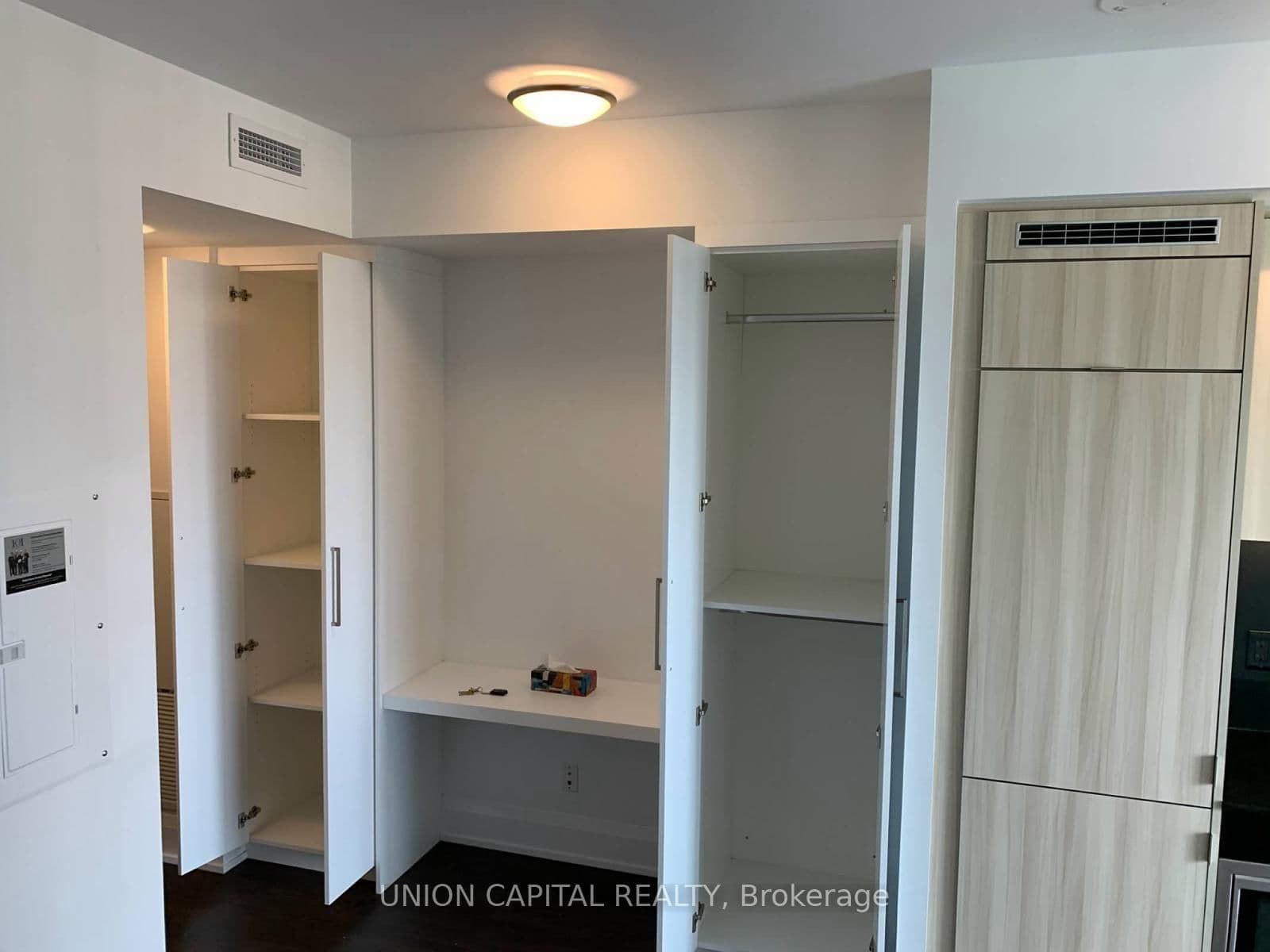 101 Erskine Avenue, Unit 906 thumbnail 8