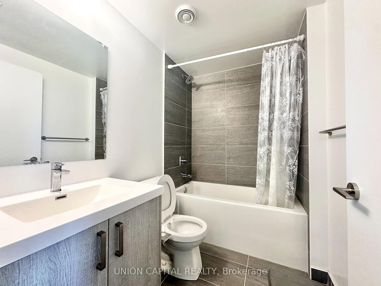 77 Mutual Street, Unit 2410 thumbnail 12