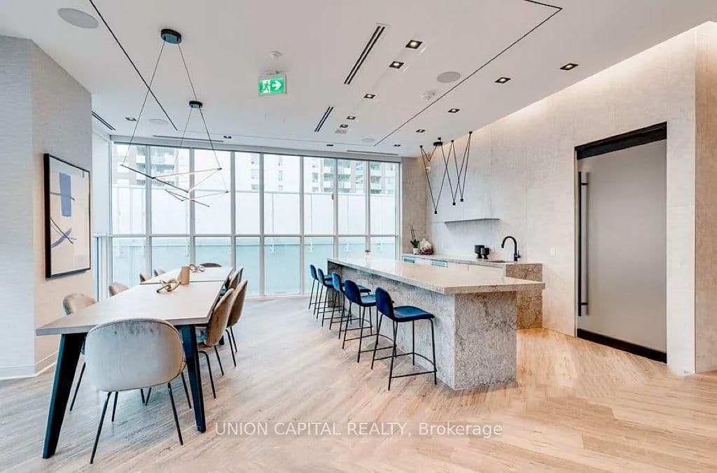 77 Mutual Street, Unit 2410 thumbnail 17