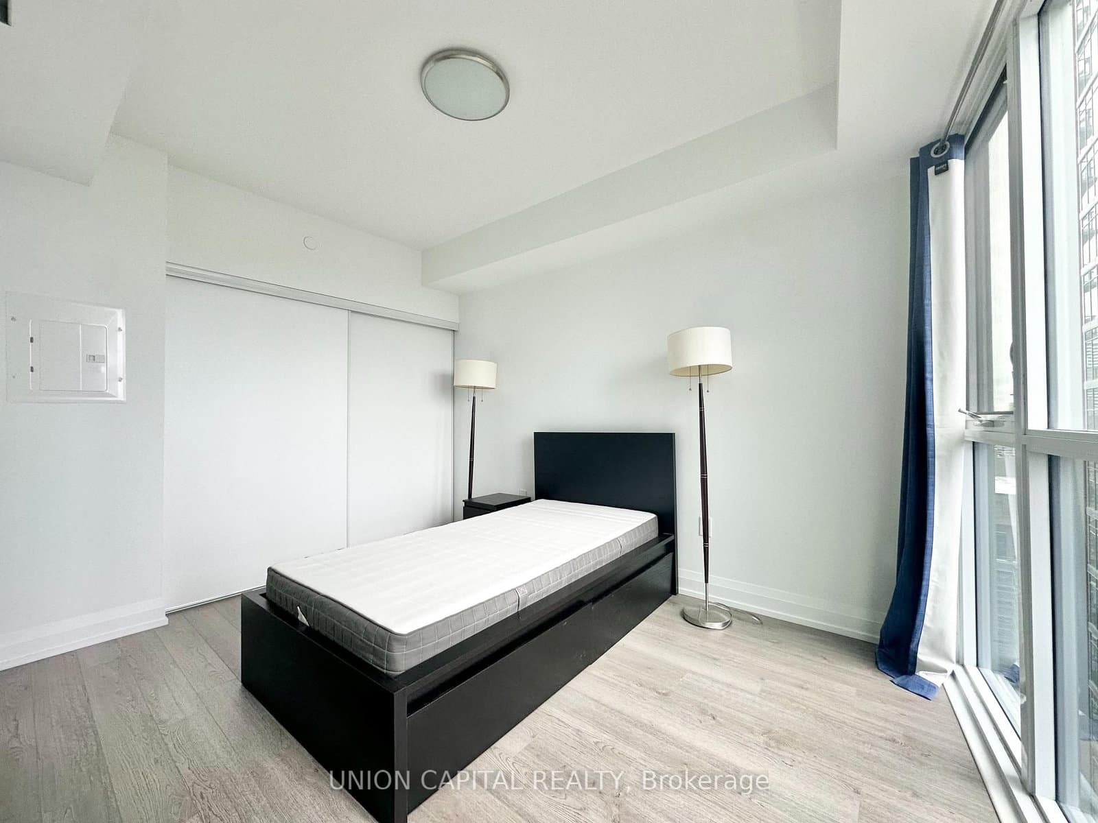77 Mutual Street, Unit 2410 thumbnail 9