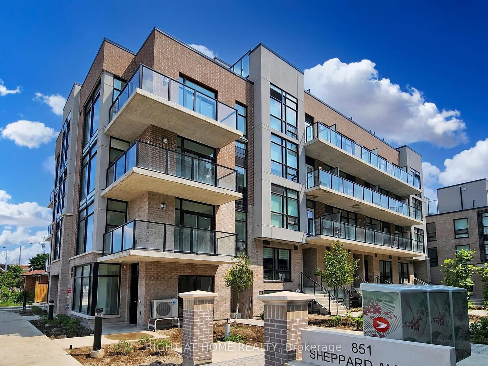 #30 - 851 Sheppard Avenue W