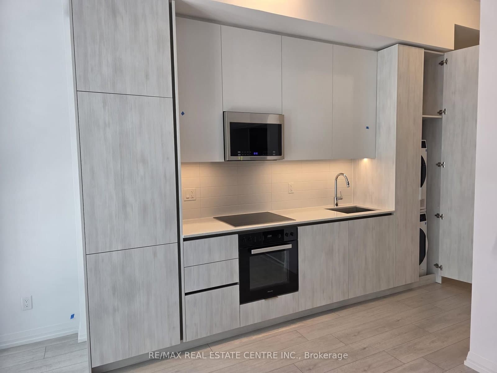 400 King Street W, Unit 901 thumbnail 8
