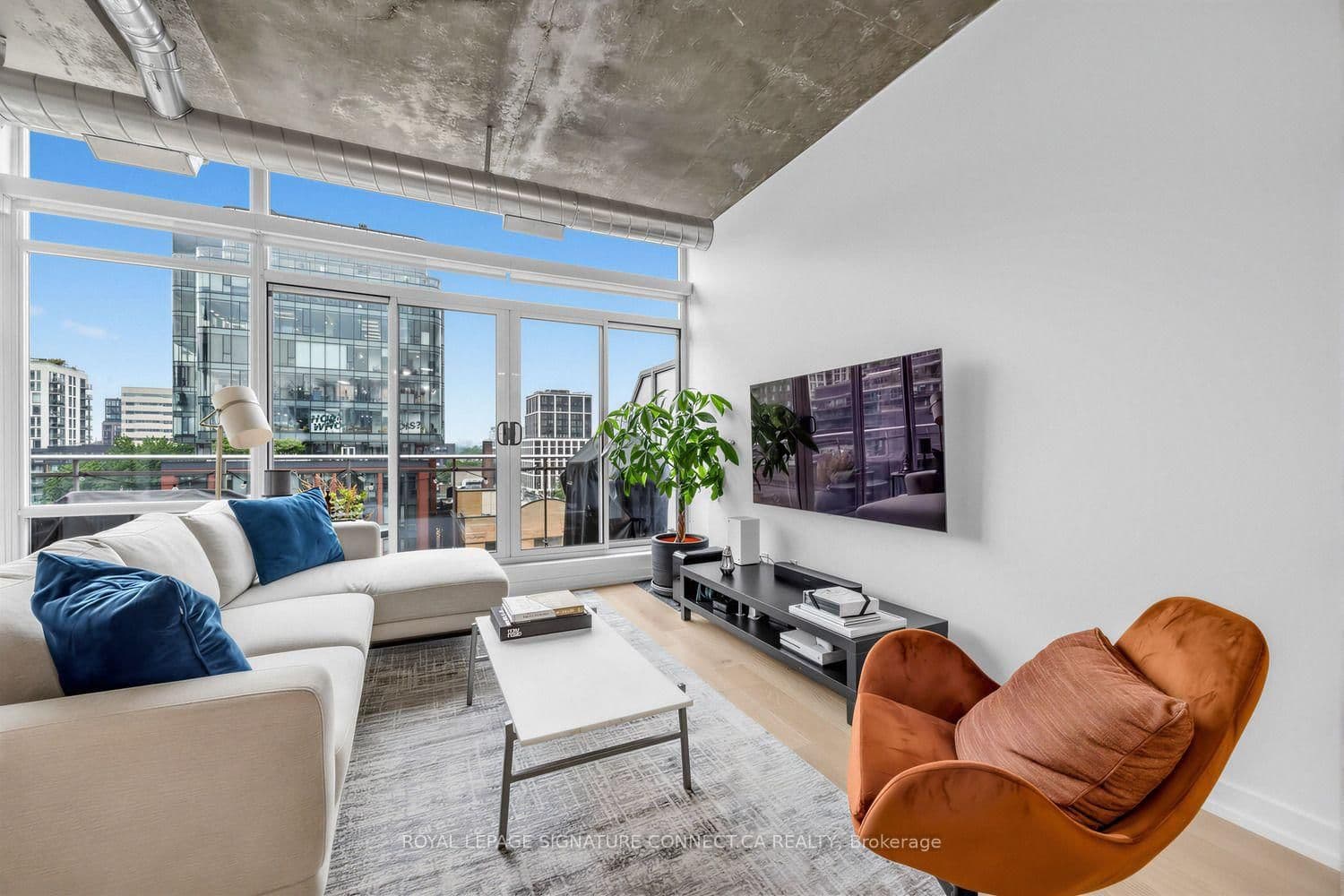 66 Portland Street, Unit PH806 thumbnail 15