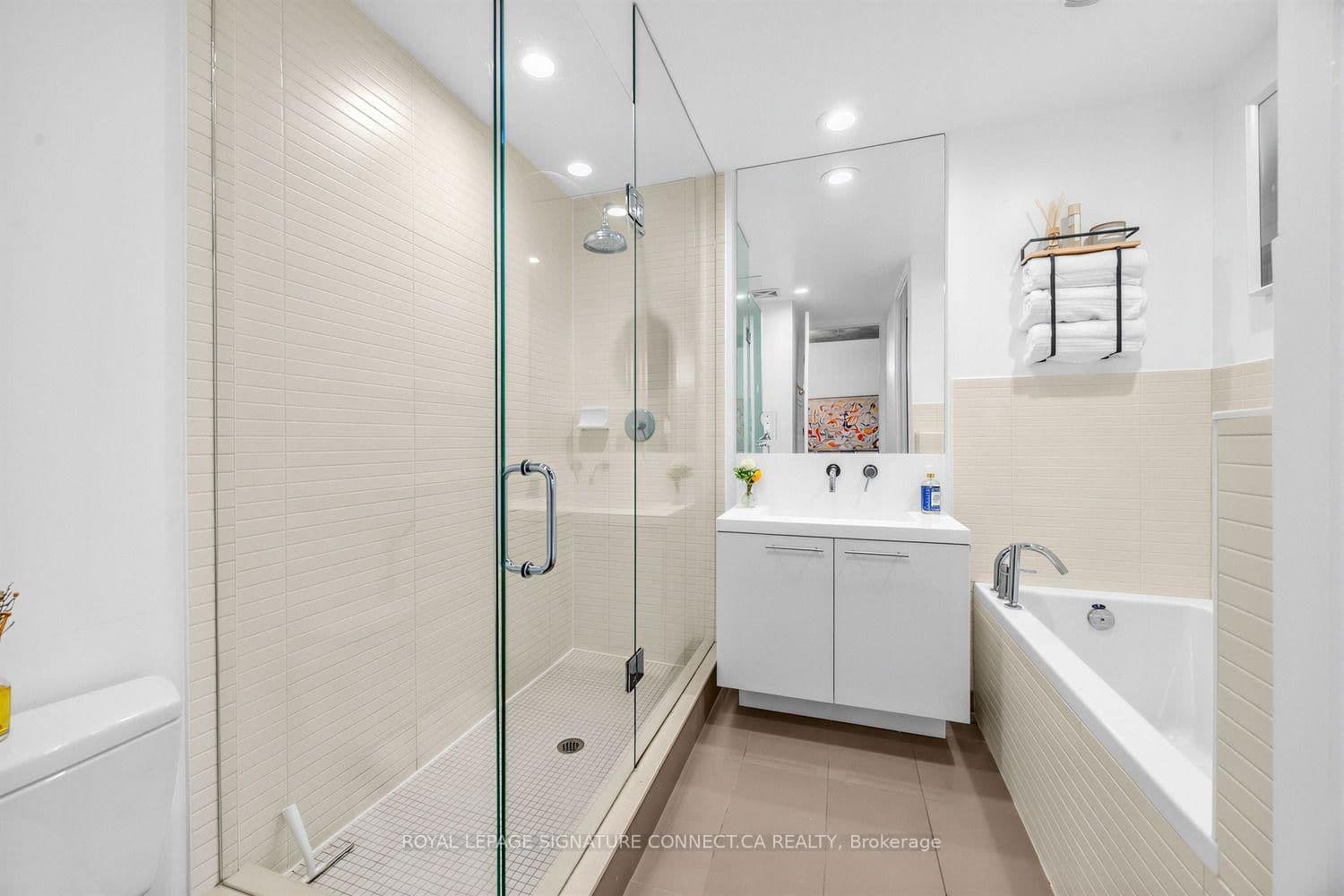 66 Portland Street, Unit PH806 thumbnail 18