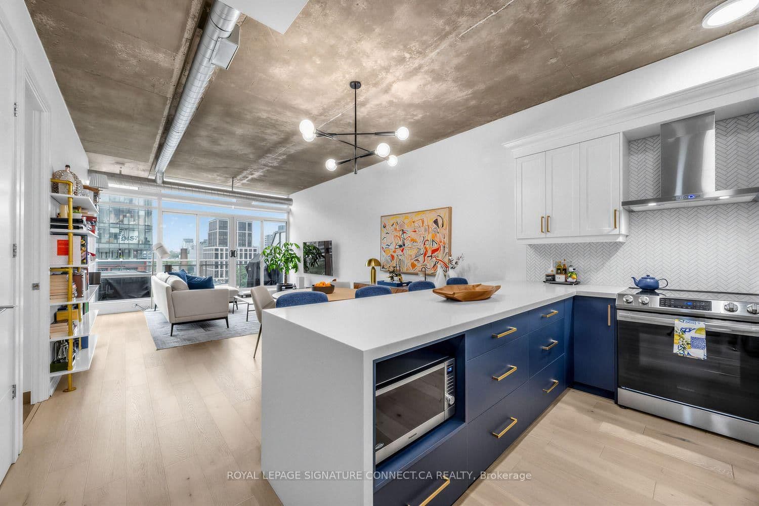 66 Portland Street, Unit PH806 thumbnail 2