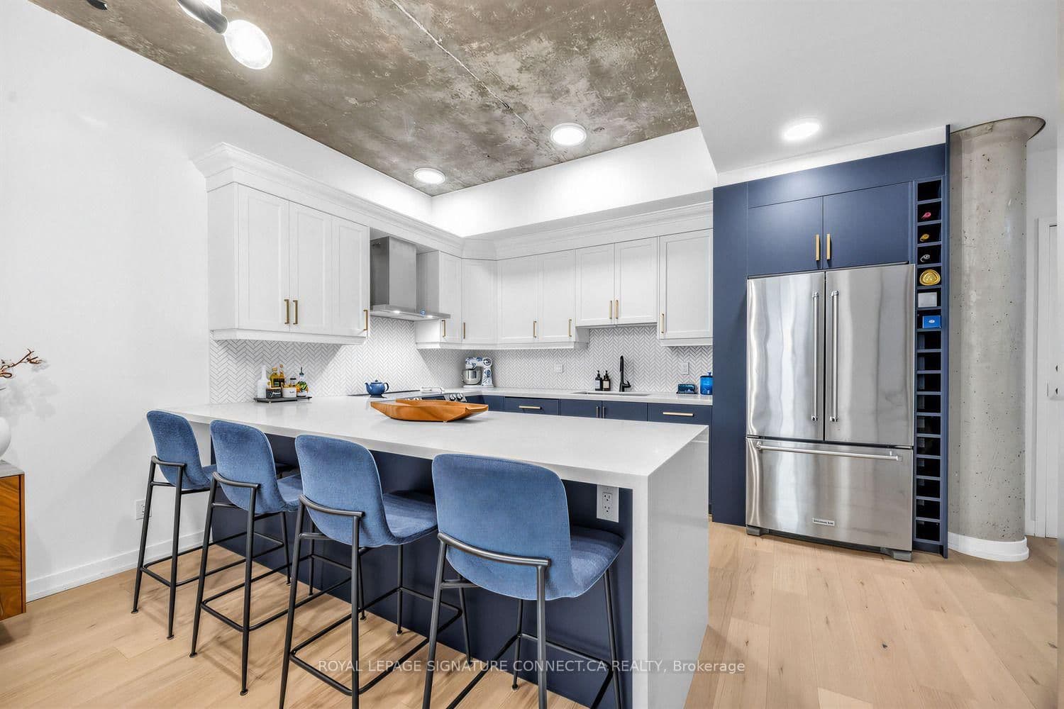 66 Portland Street, Unit PH806 thumbnail 5