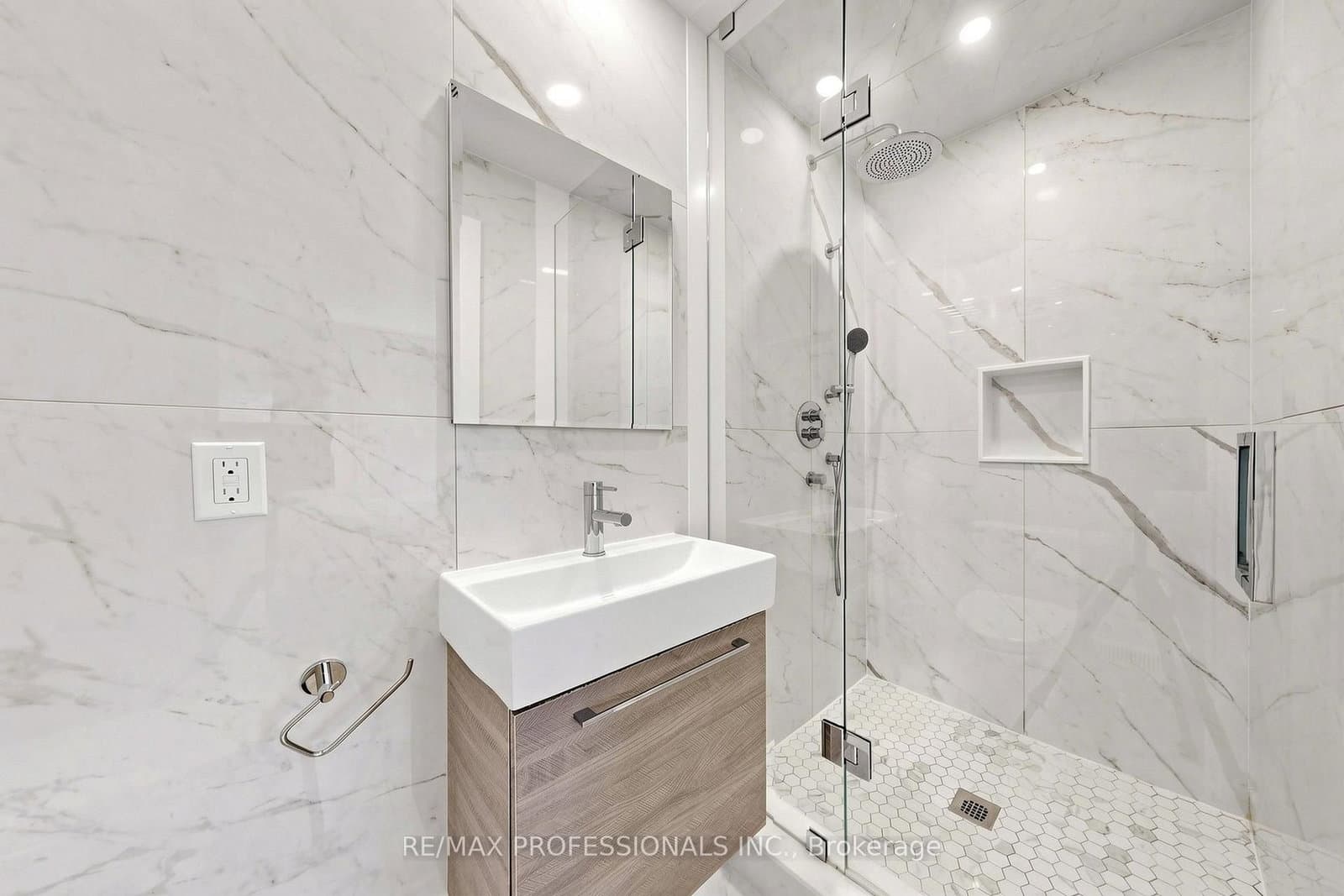 368 Howland Avenue thumbnail 24
