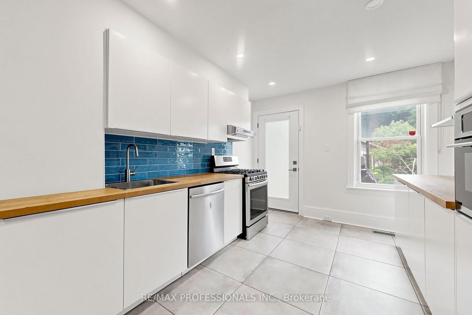 368 Howland Avenue thumbnail 9