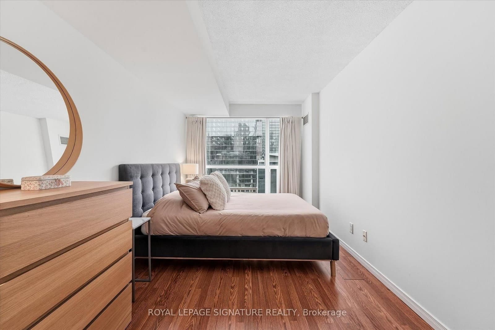 230 King Street E, Unit 1223 thumbnail 16