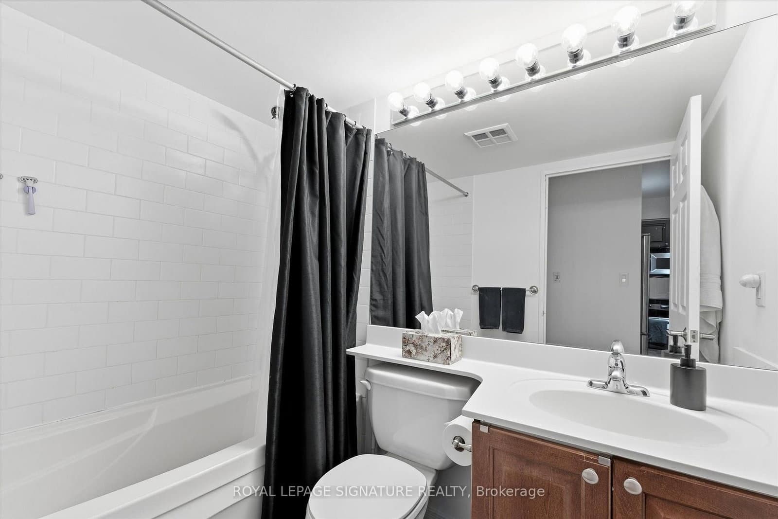 230 King Street E, Unit 1223 thumbnail 18