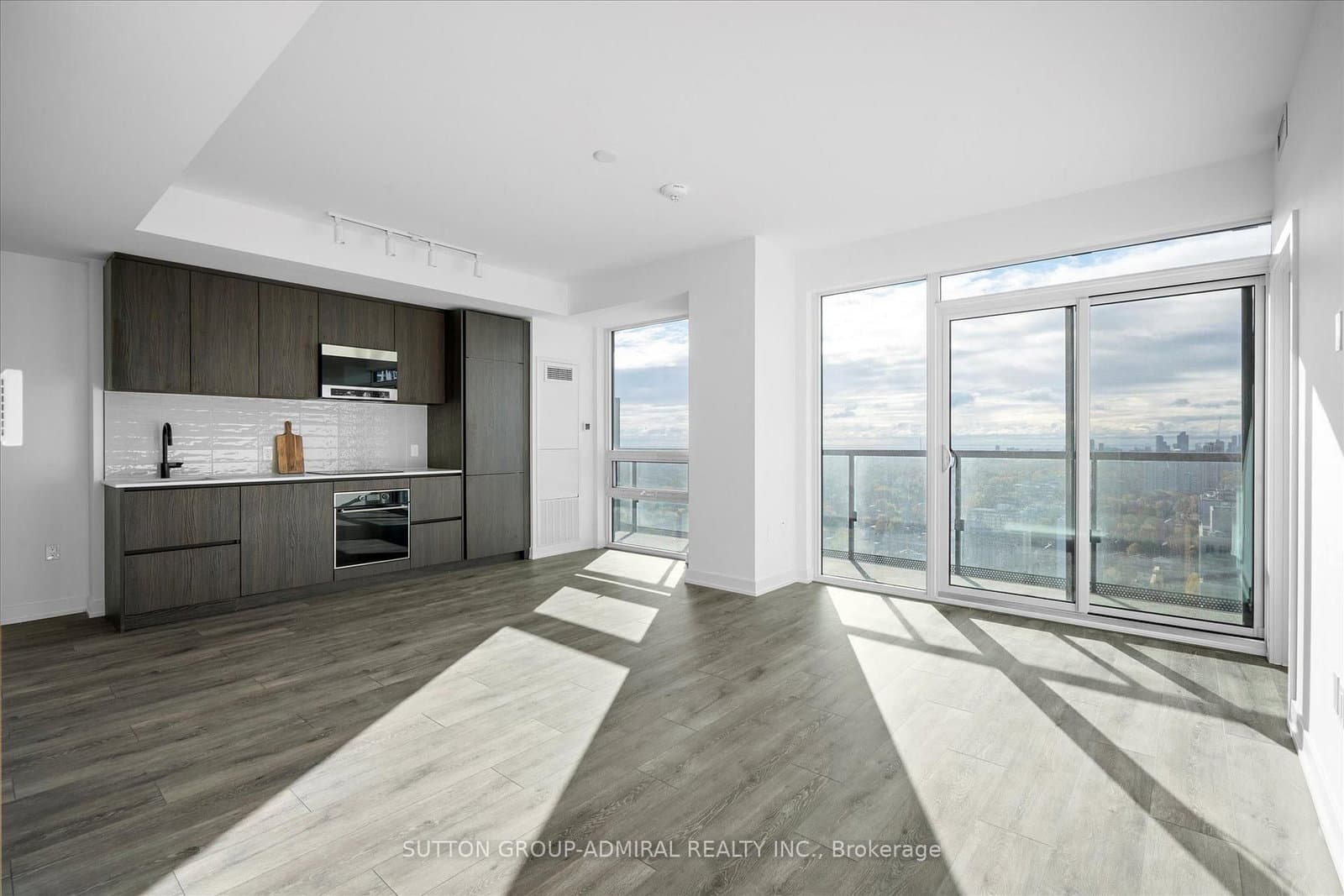 127 Broadway Avenue, Unit 2902