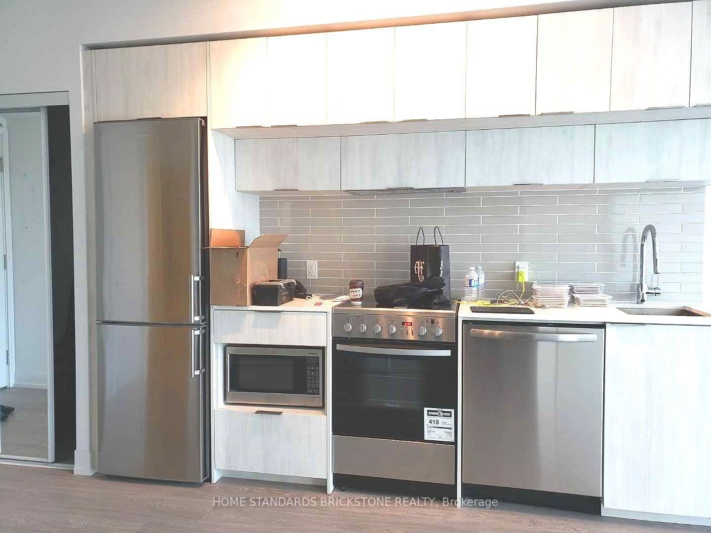 181 Dundas Street E, Unit 2106 thumbnail 3