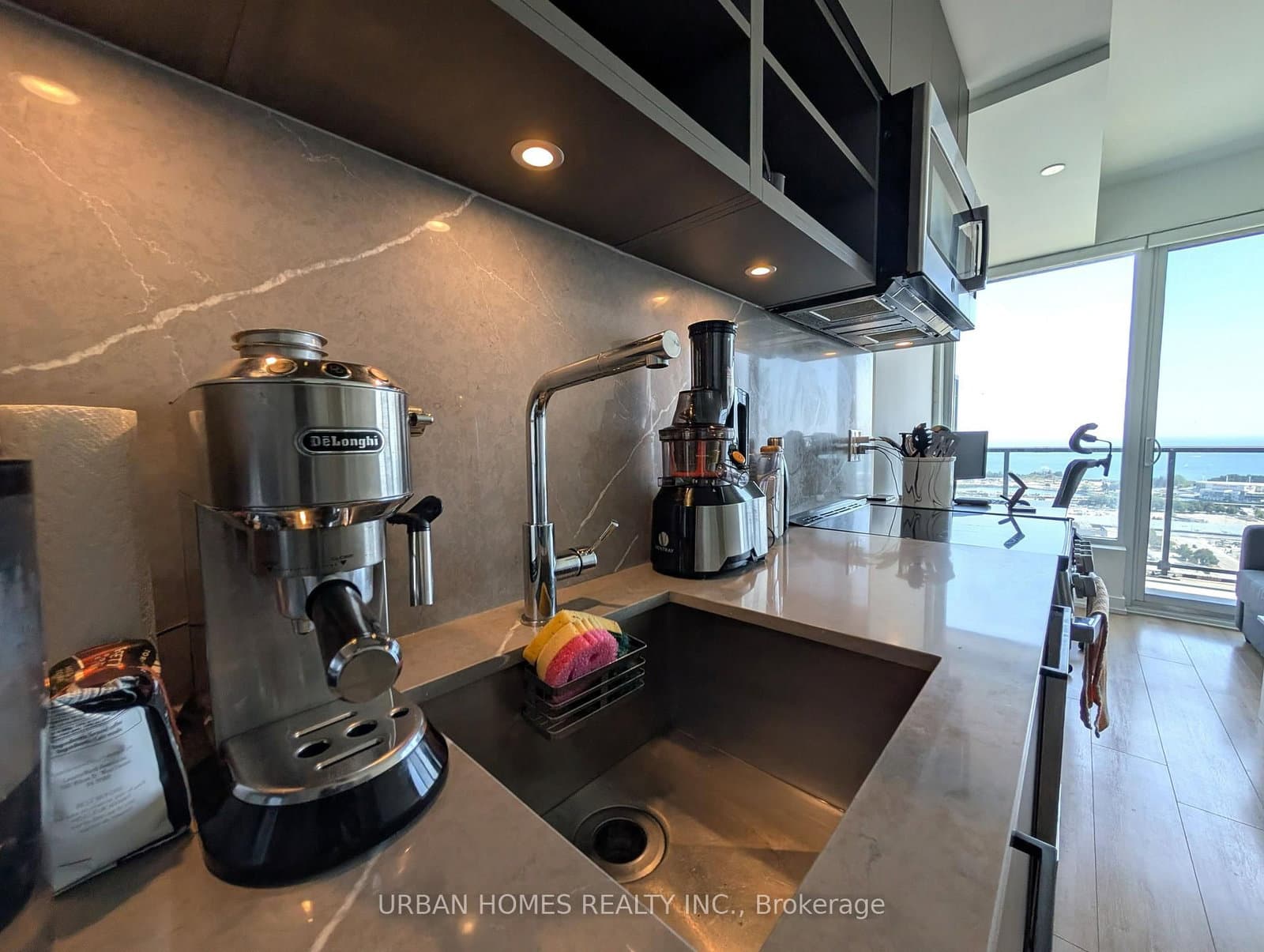 135 East Liberty Street, Unit 2313 thumbnail 4
