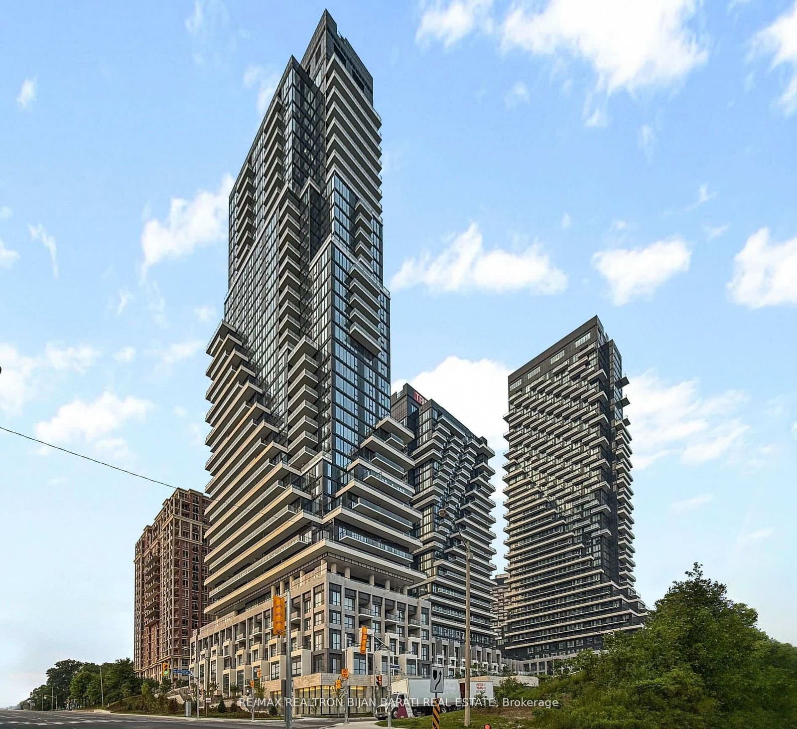 10 INN ON THE PARK Drive, Unit 3104 thumbnail 2
