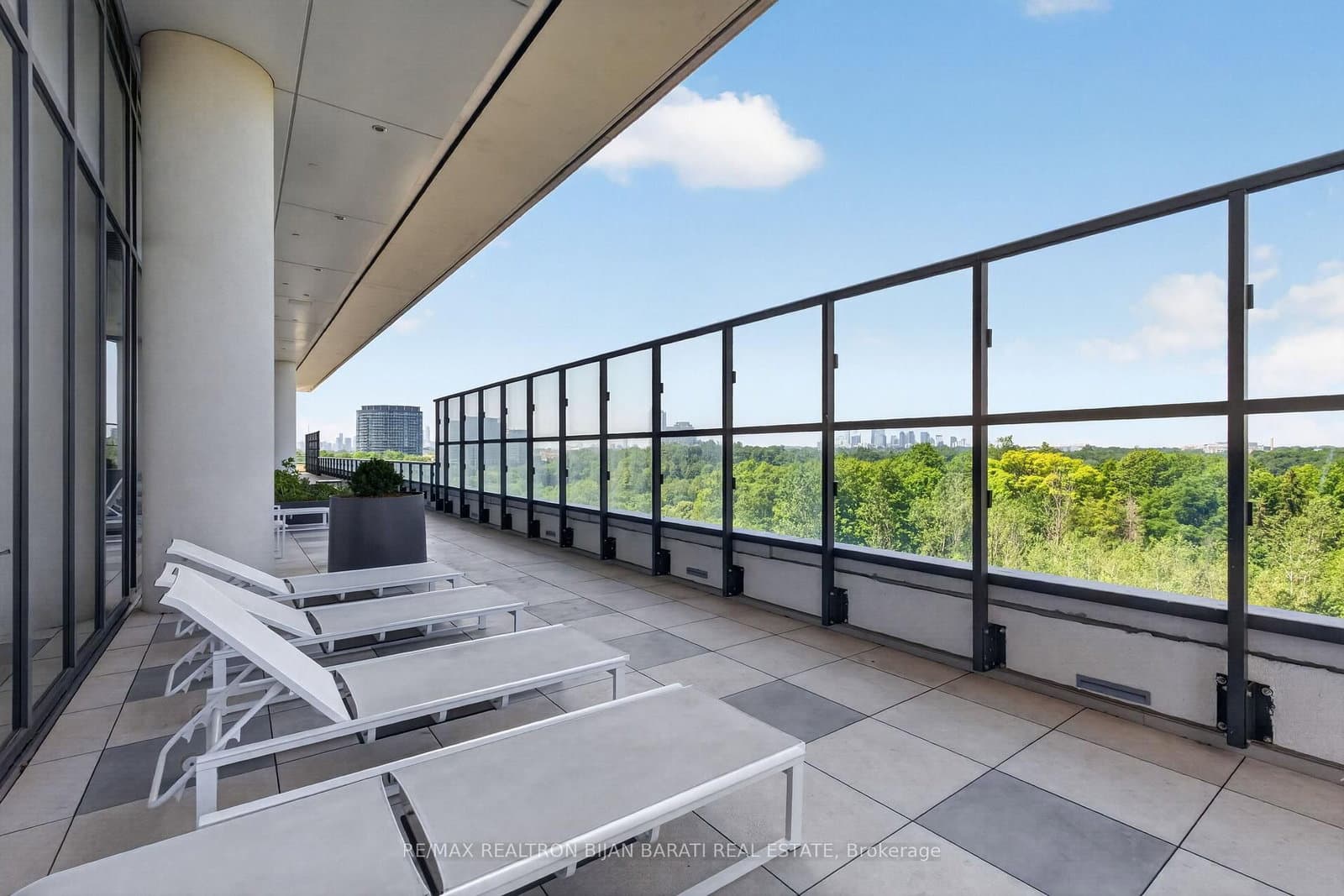 10 INN ON THE PARK Drive, Unit 3104 thumbnail 38