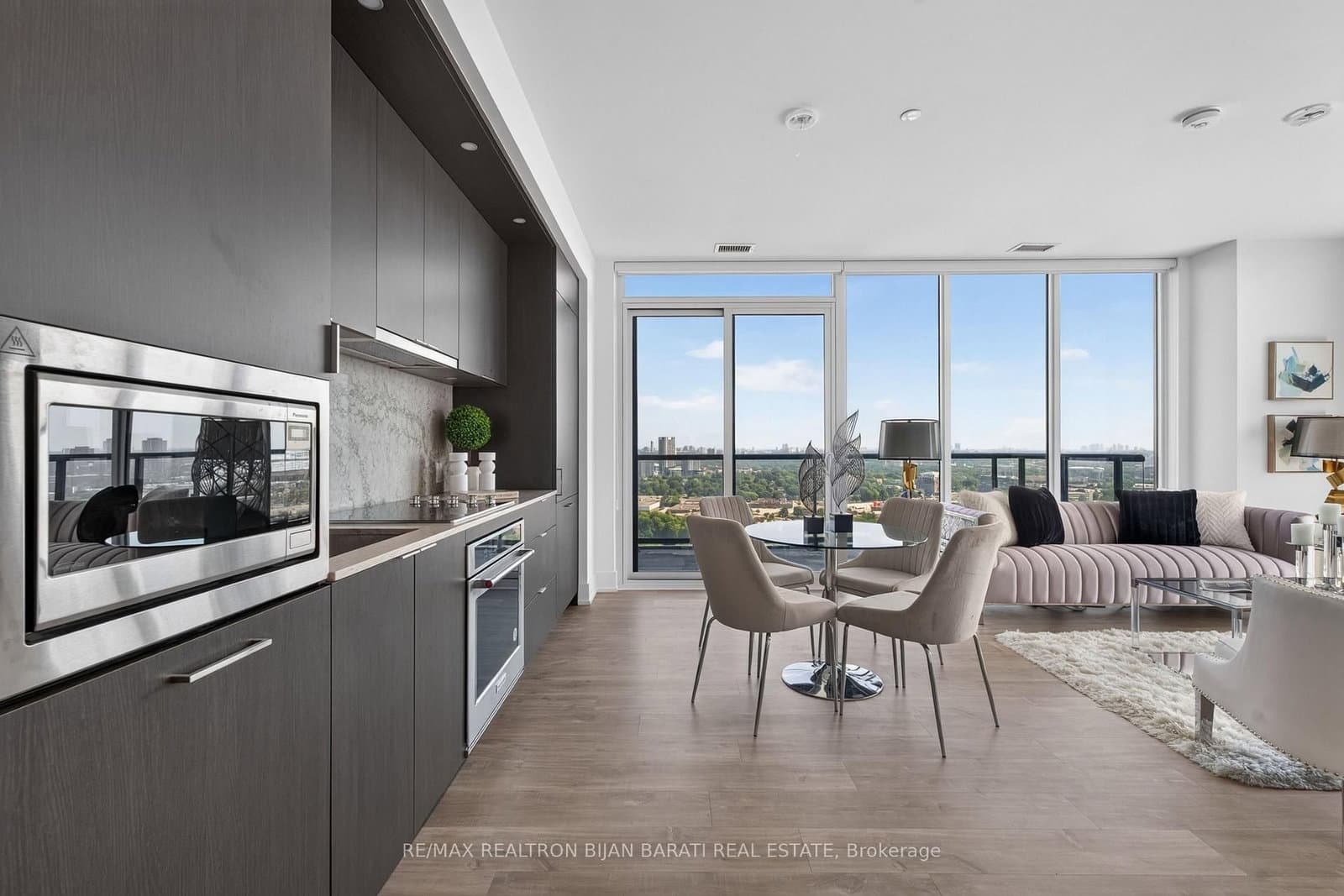 10 INN ON THE PARK Drive, Unit 3104 thumbnail 8