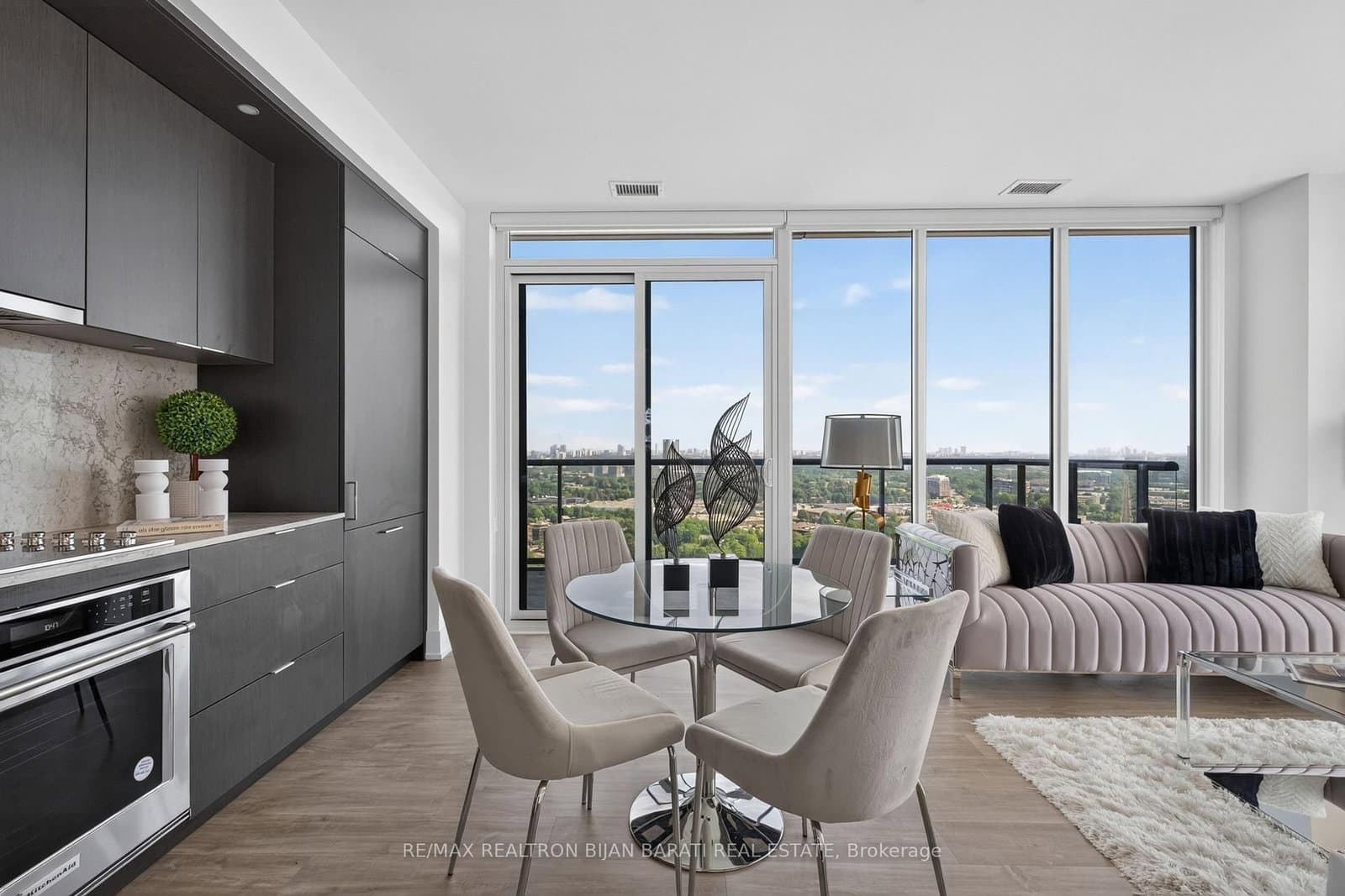 10 INN ON THE PARK Drive, Unit 3104 thumbnail 9