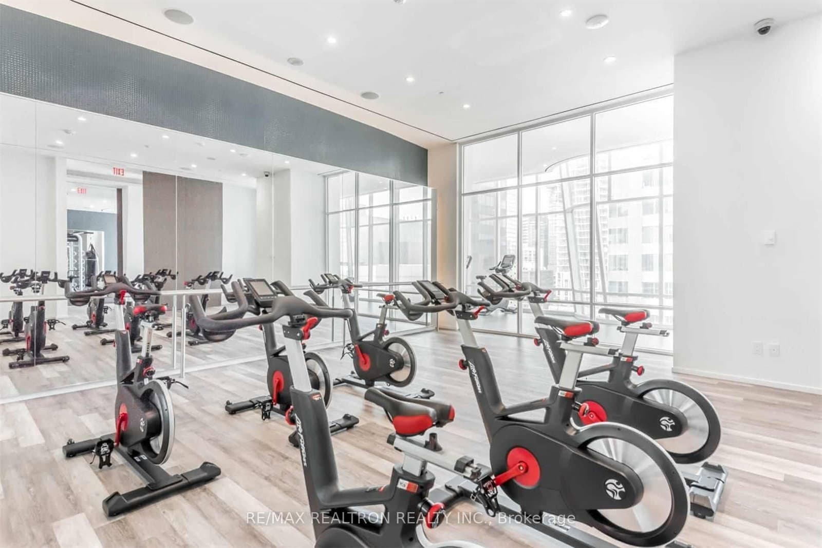 1 Bloor Street E, Unit 312 thumbnail 23