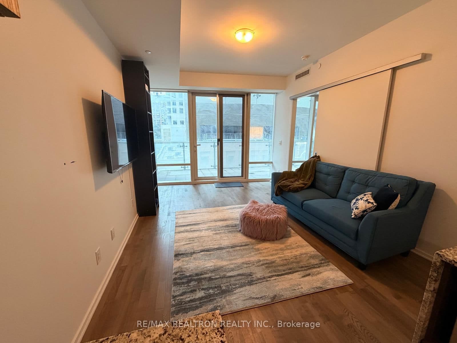 1 Bloor Street E, Unit 312 thumbnail 4