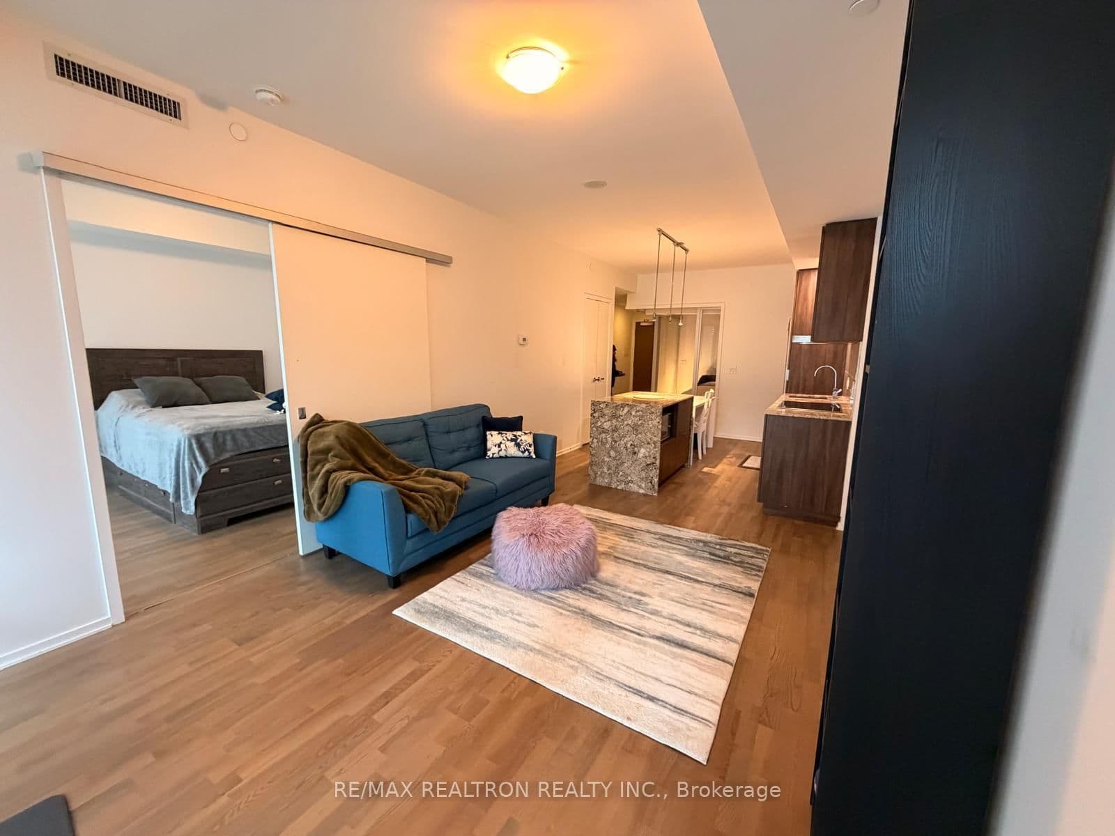 1 Bloor Street E, Unit 312 thumbnail 5
