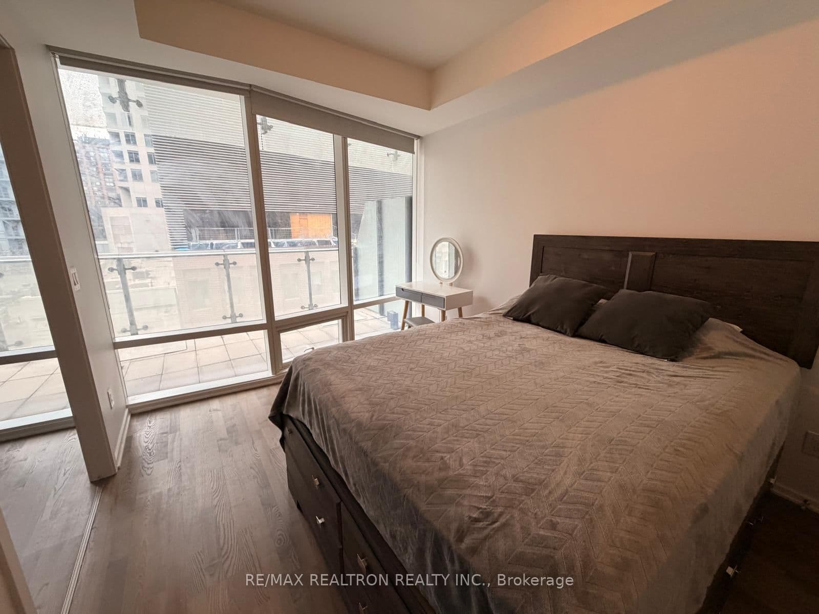 1 Bloor Street E, Unit 312 thumbnail 8