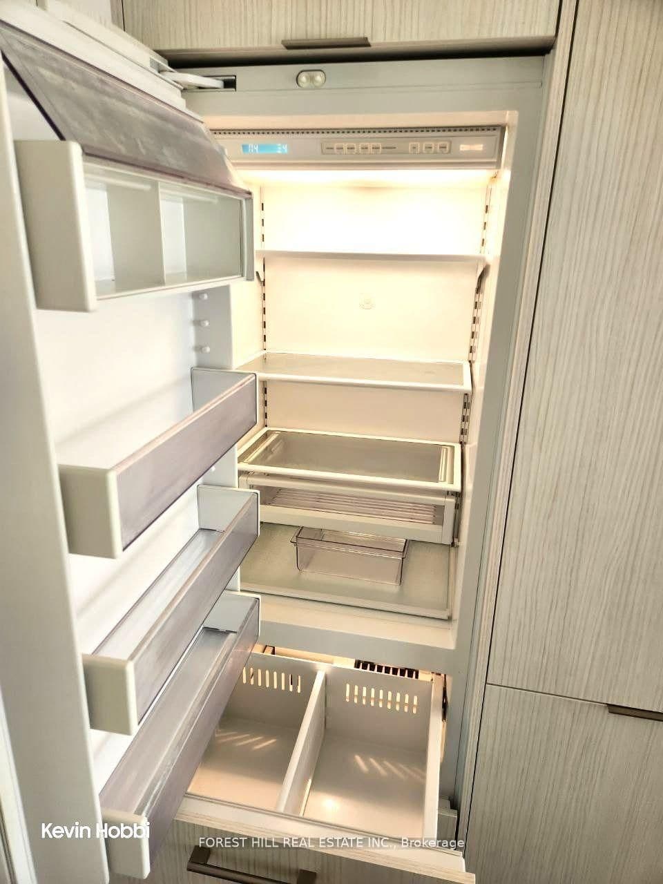 1 Bloor Street E, Unit 5210 thumbnail 12