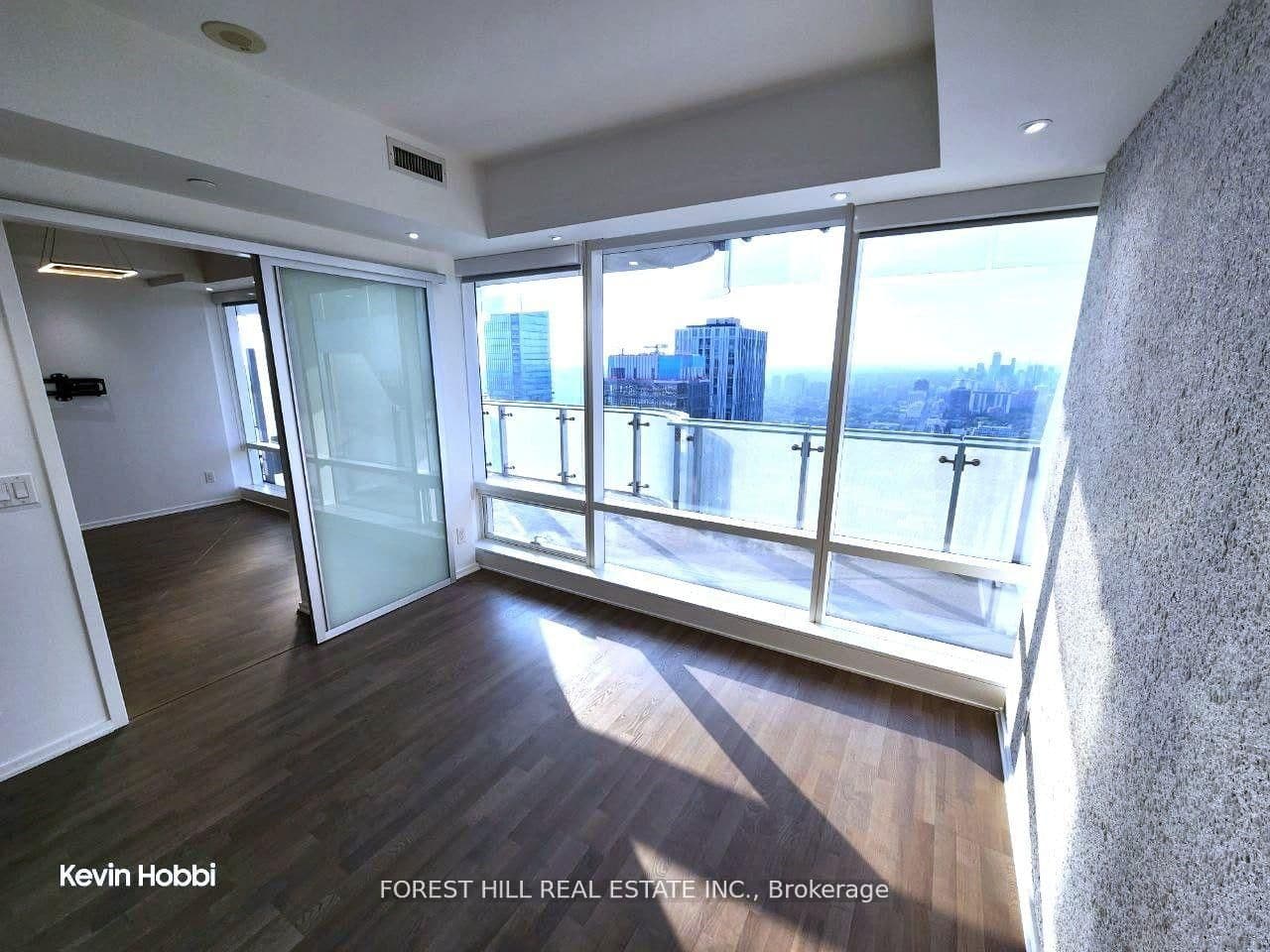 1 Bloor Street E, Unit 5210 thumbnail 17