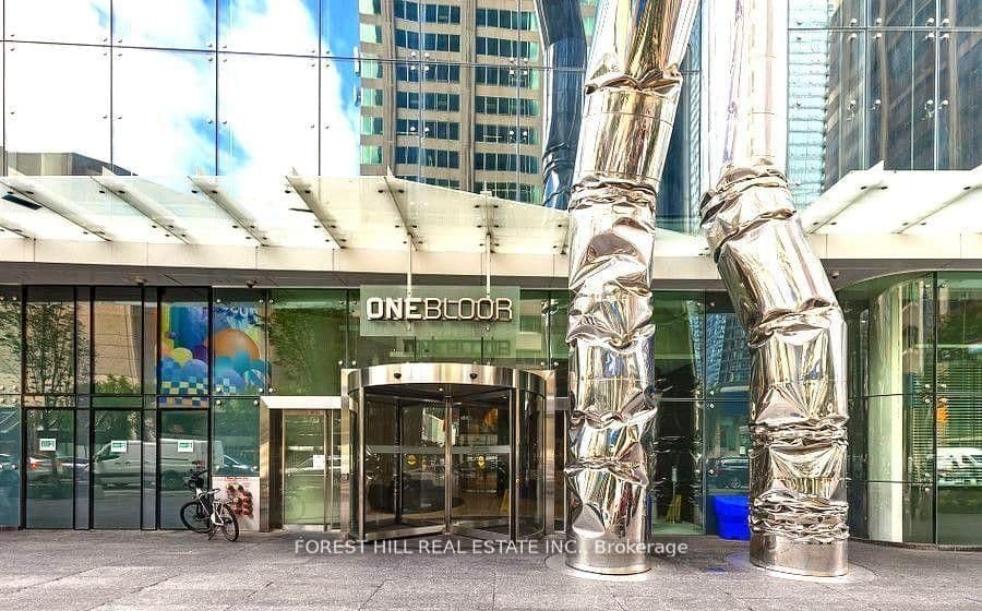 1 Bloor Street E, Unit 5210 thumbnail 2