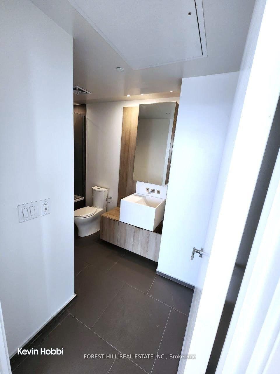 1 Bloor Street E, Unit 5210 thumbnail 20