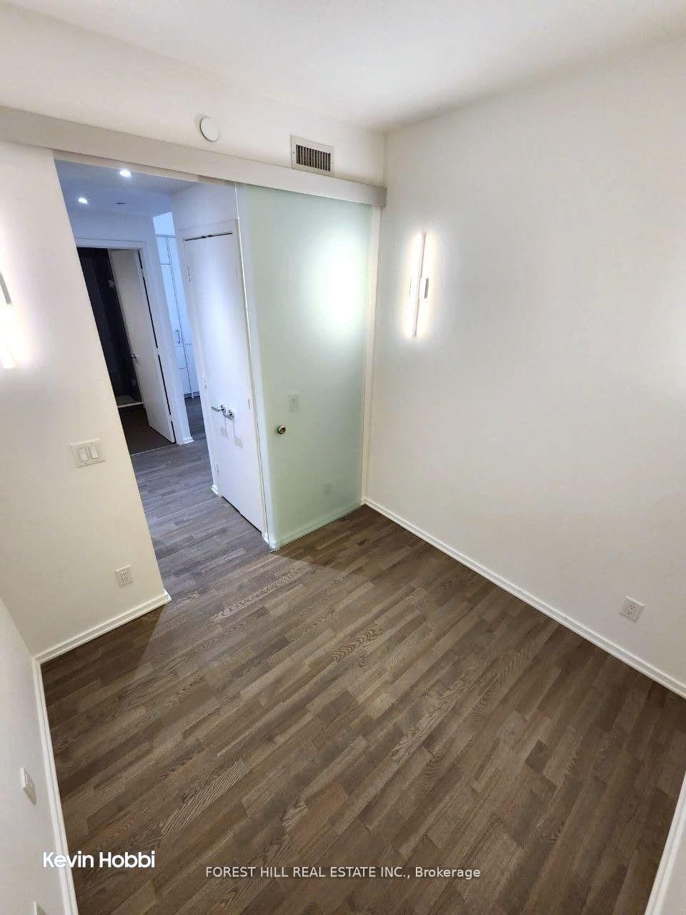 1 Bloor Street E, Unit 5210 thumbnail 22